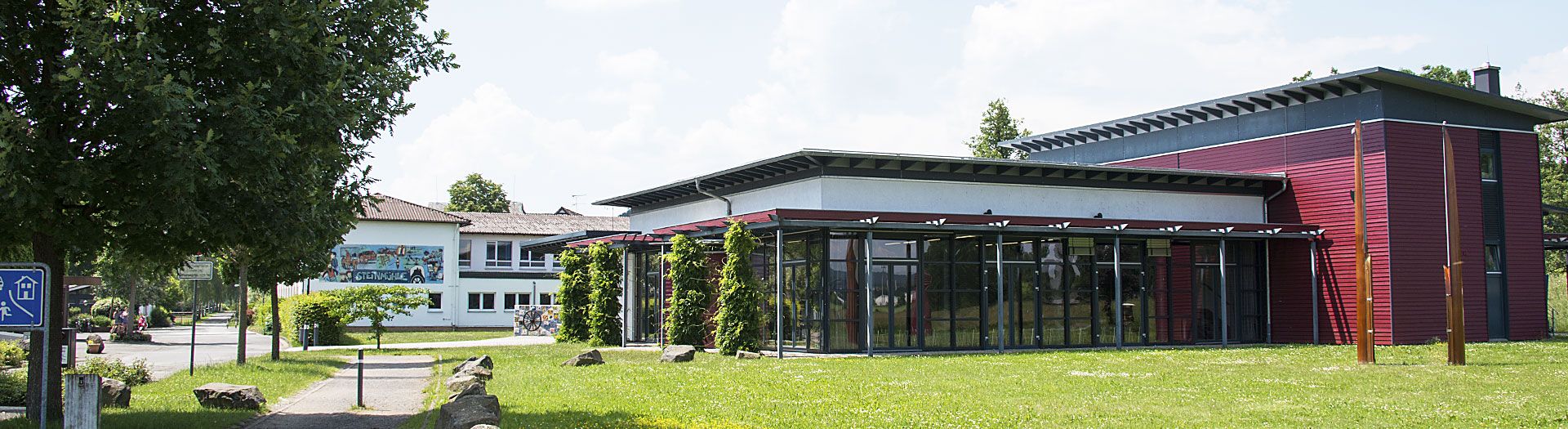 Schule & Internat Steinmühle von außen in Marburg, Hessen