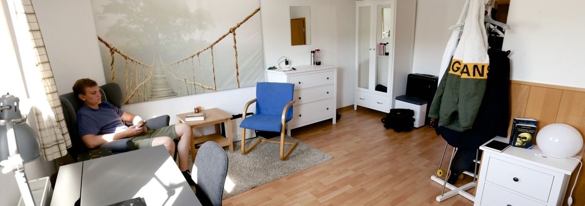 Eingerichtetes Zimmer im Internat Steinmühle in Marburg, Hessen